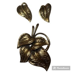 Tortolani Gold Leaves Brooch Set with Earrings